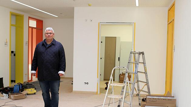 Der Trebgaster Hort nimmt Gestalt an - sehr zur Freude von B&uuml;rgermeister Herwig Neumann.