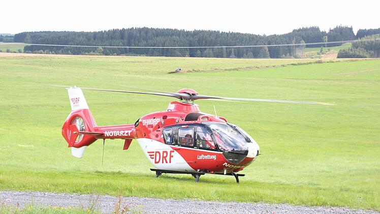 Der erste Hubschrauber hebt ab.  Foto: Friedwald Schedel