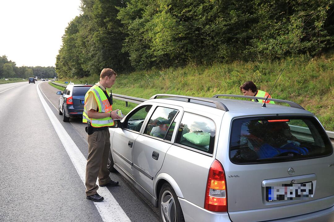 A3 bei Altdorf: 19-Jähriger aus Auto geschleudert
