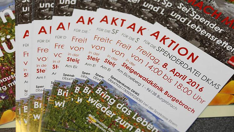 Flyer machen auf die Typisierungsaktion aufmerksam. Foto: Matthias Hoch