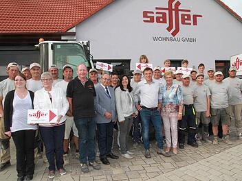 Das Team des Bauunternehmen Saffer: Engagierte Mitarbeiter tragen zum guten Ruf bei.  Foto: Mathias Erlwein