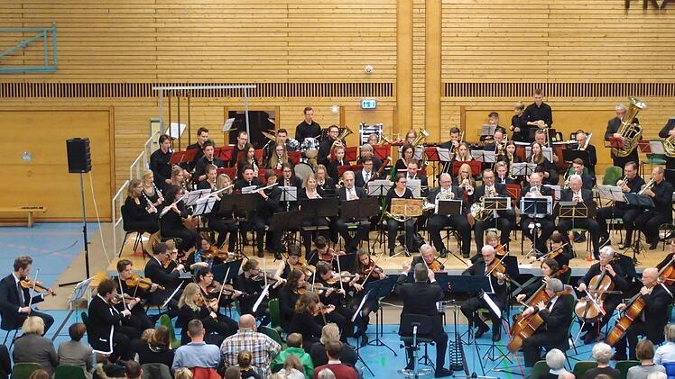 Impresionen vom Sinfoniekonzert in der Franz Goebel Halle Rödental mit dem Jugendorchester Rödental und dem Orchester der Musikfreunde NeustadtFoto: Jochen Berger