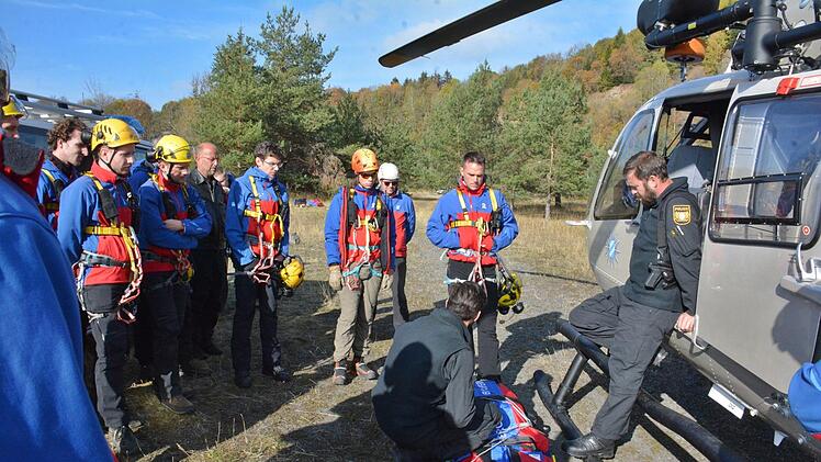 Bergwacht-Übung mit Hubschrauber bei Bischofsheim.Hanns Friedrich