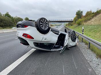 Auto überschlägt sich auf der A9