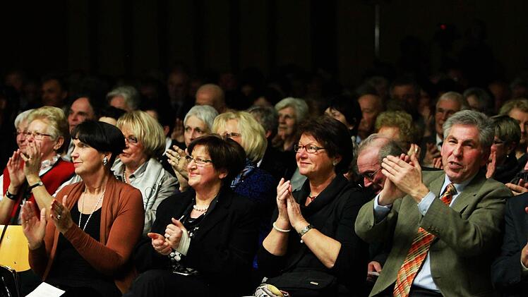 Mit ausdauerndem Beifall erklatschte sich das Publikum am Ende noch zwei Zugaben.