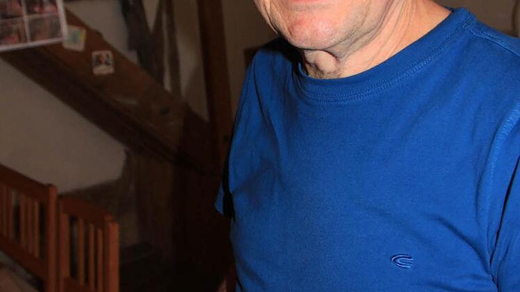Fritz Müller mit der Denkmalschutzmedaille, die ein Konterfei König Ludwigs I. ziert.  Foto: Matthias Einwag