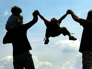 Bei allen Ver&auml;nderungen bleibt die Familie als Lebensform ein gro&szlig;es Ziel. Foto: Frank Leonhardt, dpa