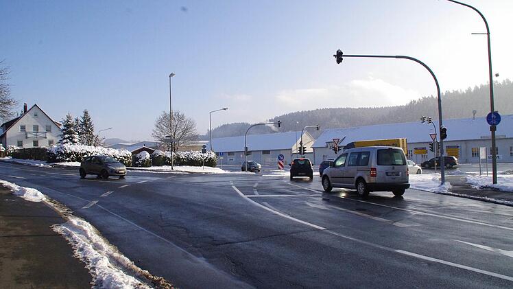 Doppelte Kreuzung: Hier geht es aus Richtung Schulzentrum und Rodacher Straße auf die B 173. Foto: Marco Meißner