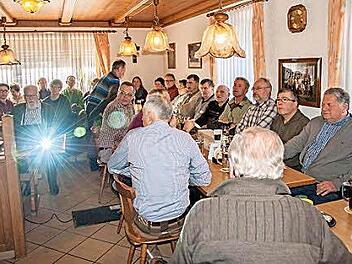 Zum ersten Mal seit Jahren ist die Mitgliederzahl der Herzogenauracher Imker wieder gestiegen. Das teilt der Vorsitzende auf der Hauptversammlung in Obermembach mit.