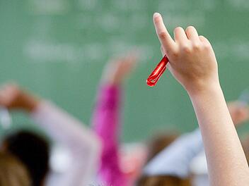Der Unterricht für die Schüler im Kreis Kronach ist für dieses Jahr gut abgesichert. Foto: picture alliance/Marijan Murat/dpa