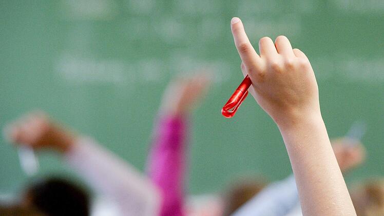 Der Unterricht für die Schüler im Kreis Kronach ist für dieses Jahr gut abgesichert. Foto: picture alliance/Marijan Murat/dpa