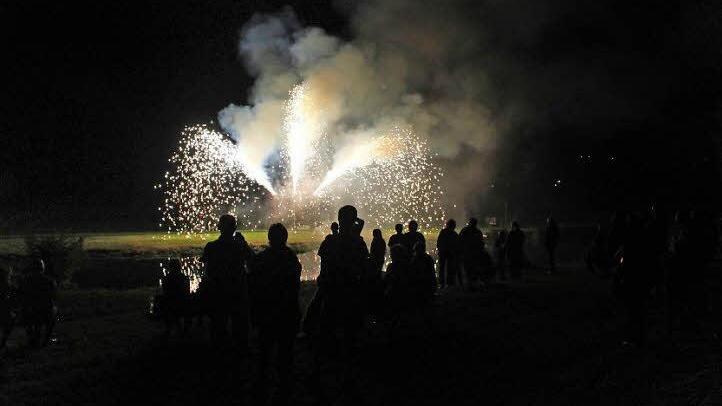 Nur ein wenig Licht und keine Serenade blieb für das Ebermannstadter Publikum, da das Wetter bei der traditionellen Veranstaltung nicht mitspielte. Foto: fra-press