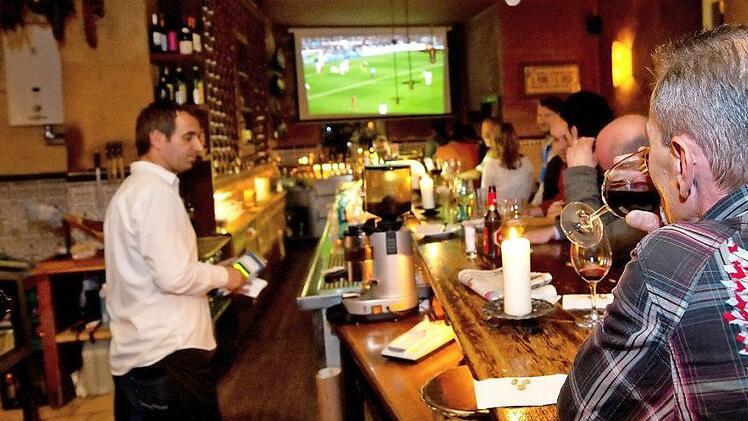 Besonders das Gastgewerbe leidet unter der starren Gestaltung der Arbeitszeit. Archivfoto: dpa