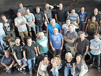 Die Musiker der Musiggfabrigg am Donnerstag bei der finalen Probe fürs Altstadtfest.  Foto: Yannick Hupfer
