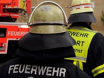 Eine Autofahrerin war offenbar so ungeduldig, dass sie einen Feuerwehrmann bei Lichtenfels beleidigte. Symbolfoto: Bernd Weißbrod/dpa