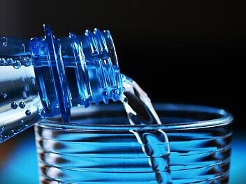 Auch im Trinkwasser ist Lithium enthalten,