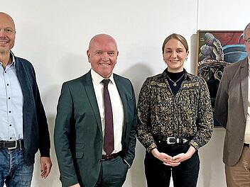 Seit Anfang des Jahres erweitert Lisa Jensen die Geschäftsführung des NBR e.V. Darüber freuen sich (von links) Klaus Spitzl (Geschäftsführer NBR e.V.), Landrat Thomas Habermann und Manfred Endres (Abteilungsleiter Bauen und Umwelt am Landratsamt R...