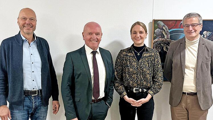 Seit Anfang des Jahres erweitert Lisa Jensen die Geschäftsführung des NBR e.V. Darüber freuen sich (von links) Klaus Spitzl (Geschäftsführer NBR e.V.), Landrat Thomas Habermann und Manfred Endres (Abteilungsleiter Bauen und Umwelt am Landratsamt R...