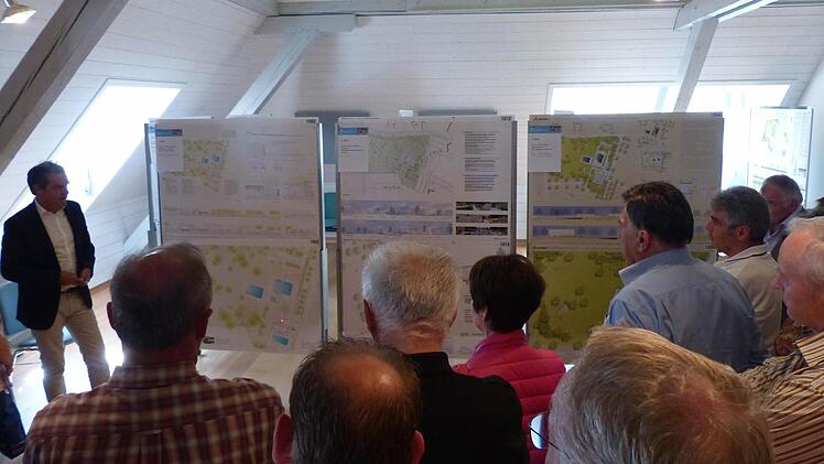 Zahlreiche Besucher verfolgten im Bürgerzentrum in Hofheim die Präsentation zum Architekten-Wettbewerb. Foto: Klaus Schmitt