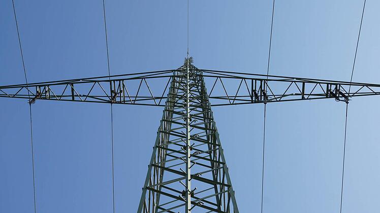 Nahe an der Alternativtrasse für die Stromleitung befinden sich Euerdorf und Wirmsthal, weshalb der Gemeinderat sich nun mit dem Thema befasste. Foto: Archiv/Arkadius Guzy