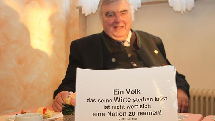 Günter Limmer und seine unmissverständliche Botschaft: "Ein Volk, das seine Wirte sterben lässt, ist es nicht wert, sich eine Nation zu nennen." Foto: Stephan Tiroch