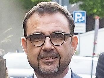 Klaus HoletschekMinister