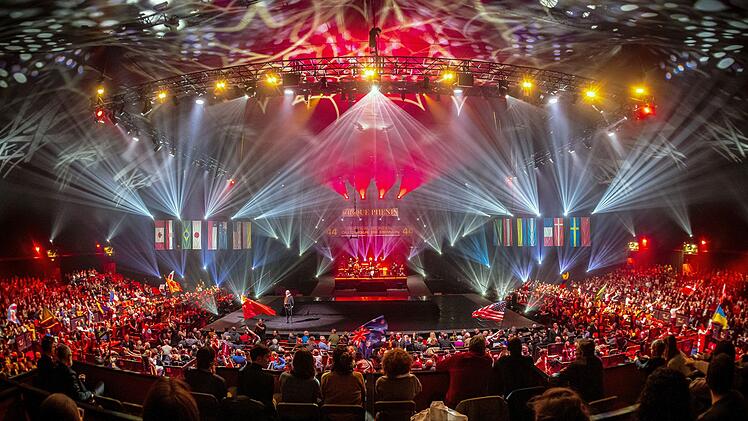 Beim j&auml;hrlichen Weltfestival des Zirkus von Morgen in Paris treten K&uuml;nstler aus 15 verschiedenen L&auml;ndern auf.