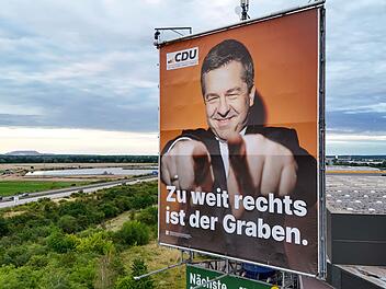 Riesenwahlplakat der CDU zur Landtagswahl Sachsen-Anhalt