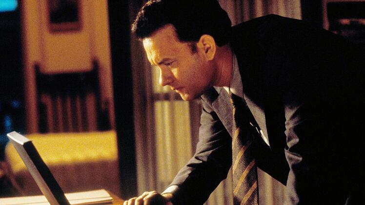 Joe Fox (Tom Hanks) will nur noch kurz die Mails checken.