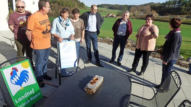 Die Mitglieder der Anbietergemeinschaft Urlaub auf dem Bauernhof in der Fränkischen Schweiz trafen sich in schönem Ambiente.  Foto: Thomas Weichert