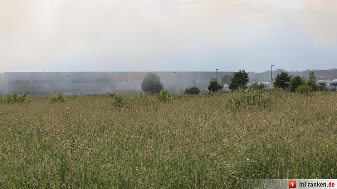 Feuer in Industriebetrieb in Alzenau – Schaulustige behindern Feuerwehr