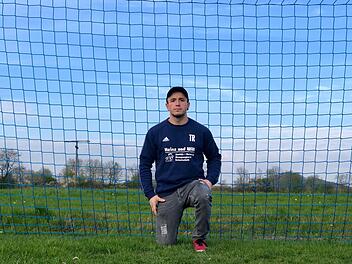 Rhöner Urgestein auf dem Sportplatz der SG Oberleichtersbach/Modlos: Tobias Romeis. Foto: Sebastian Schmitt