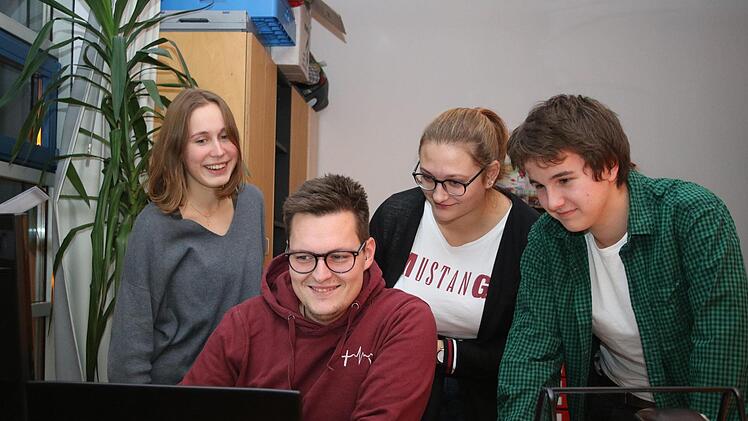 Geplant wird bei der Evangelischen Jugend Kulmbach im Team (von links): Anne Keßler, Dekanatsjugendreferent Stefan Ludwig, Hannah Bergmann und Vinzenz Büchs. Foto: Katrin GeyerGeplant wird bei der Evangelischen Jugend Kulmbach im Team (von links): Anne Keßler, Dekanatsjugendreferent Stefan Ludwig, Hannah Bergmann und Vinzenz Büchs. Foto: Katrin Geyer