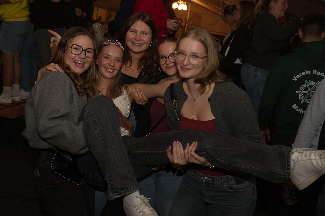Freitag: Bieranstich & Partyband