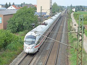Gut doppelt so viele Züge wie jetzt sollen nach dem Ausbau der der ICE-Strecke durch das Regnitztal fahren. Dabei gehören die ICEs noch zu den leiseren.  Foto: Ronald Rinklef
