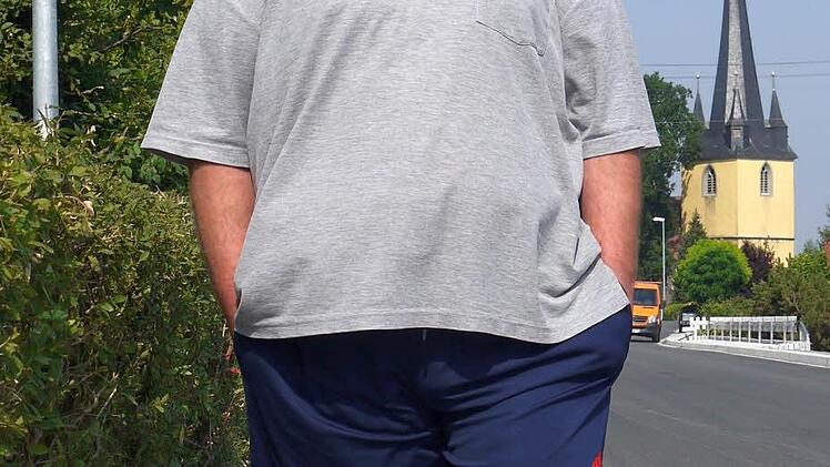 Thomas Hein (Gleußen): "Der schmale Gehweg in der Kloster-Banz-Straße hat was von einem Schildbürgerstreich. Mit einem Rollator oder einem Kinderwagen kann man hier nicht mehr laufen. Außerdem sind an manchen Einfahrten die Bordsteinabsenkungen zu steil, Aber an einigen Stellen hat es auch Verbesserungen gegeben - das stimmt."