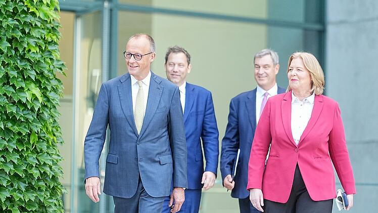 Die Koalitionsspitzen pr&auml;sentieren ihr Reformkonzept.