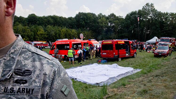 Am Dienstag war bei Engelmannsreuth im Landkreis Bayreuth ein F-16 Kampfjet der US-Streitkräfte abgestürzt.  Foto: dpa