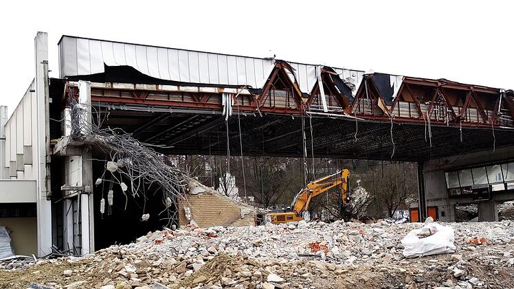 Impressionen vom Abriss der Coburger Angerhalle: 13. FeburarFoto: Jochen Berger