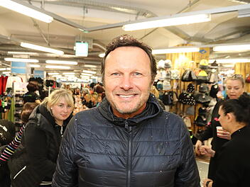 Firmenchef aus Bayern zahlt seinen Angestellten die Stromrechnung fürs gesamte Jahr Firmenchef aus Bayern zahlt seinen Angestellten die Stromrechnung fürs gesamte Jahr