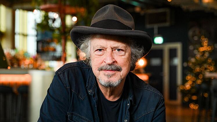 Wolfgang Niedecken wurde in diesem Fr&uuml;hjahr 75 - und seine Band BAP 50 Jahre alt. Grund genug, um mit einem Dokumentarfilm zur&uuml;ckzublicken. "Verdamp lang her - 50 Jahre BAP" erz&auml;hlt die unglaubliche Geschichte von BAP - und zeigt, wie einflussreich die Band war.