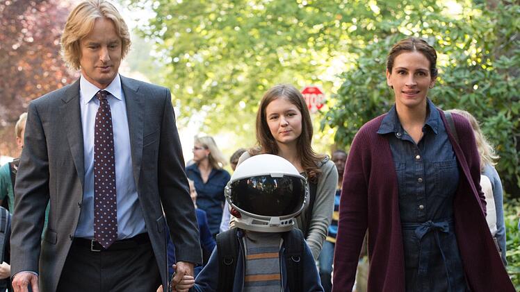 Nachdem seine Eltern Nate (Owen Wilson) und Isabel (Julia Roberts) Auggie (Jacob Tremblay) bisher eher vor der Au&szlig;enwelt versteckt haben, soll er nun auf eine &ouml;ffentliche Schule gehen.