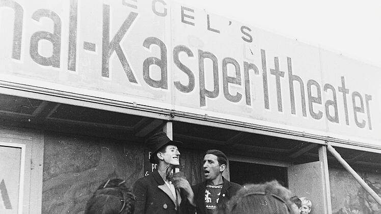 Das Kasperltheater (1948). Foto: Stadtarchiv Kronach