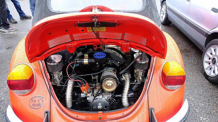 Ein Blick in das "Herz" des Käfers war beim Oldtimertreffen des AMSC in Hammelburg möglich. Foto: Gerd Schaar