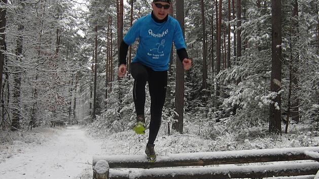 Mal wieder alleine unterwegs: Querl&auml;ufer Jochen Brosig nahm den Dreik&ouml;nigslauf in Kersbach in Angriff, mit solchen Wetterbedingungen kann die L&auml;uferfrau allerdings wenig anfangen.  Foto: privat
