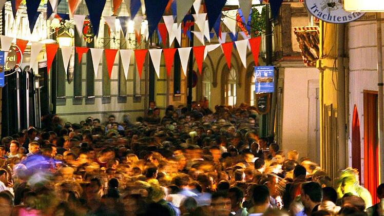 Die Sandkerwa 2017 in Bamberg wurde abgesagt. Kann das Stadtmarketing die Kirchweih retten? Foto: Dankel Karmann/ dpa