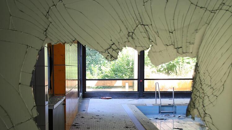 Gut acht Jahre nach der Schließung des Hallenbades ist die Zukunft noch immer ungewiss. Derweil sorgt eine Aussage des Bürgerbadvereinsvorsitzenden für einigen Wirbel. Thomas Malz