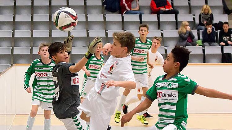 Nicht nur die Talente des FC Augsburg und der SpVgg Greuther Fürth, sondern erstmals auch die Jungs von Borussia Mönchengladbach, Werner Bremen oder dem Hamburger SV sind in Coburg am Start. Foto: Archiv
