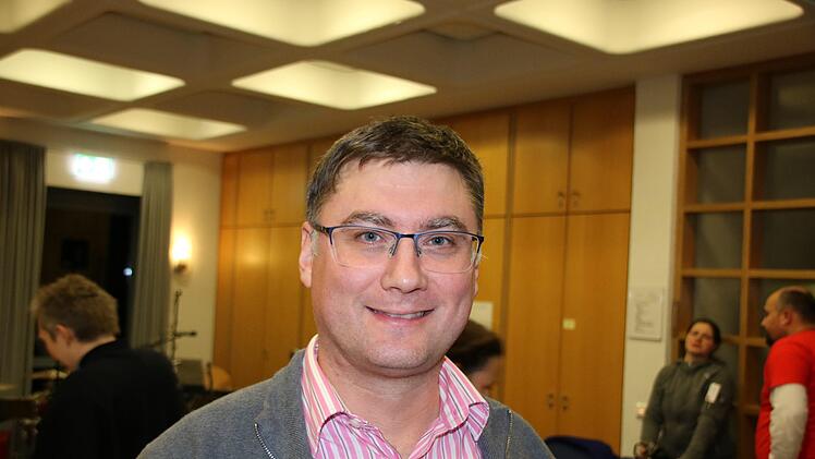 "Wir werden oft auf Gottesdienst reduziert", kommentierte Bernhard Lutz die Diskussion der Jugendseelsorger. Der Hammelburger ist Leiter der kirchlichen Jugendarbeit (kja) in der Diözese Würzburg. Er stellte die Frage, ob  Jugendliche Gott nicht ganz anders begegnen wollen: "Ich erlebe Kirche an ganz vielen Orten und auch oft offen für Neues." Wichtig sei, dass Seelsorger immer wieder fragen, was die Menschen wollen und welche Talente sie mit einbringen möchten.rr