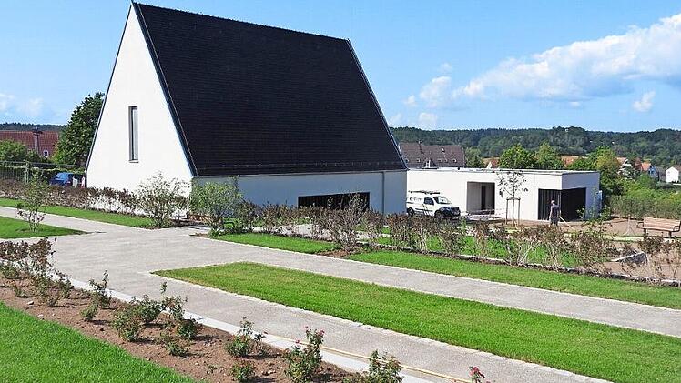 Eine der größten Investitionen im Jahr 2019 in Stegaurach ist die Friedhofserweiterung samt Neubau einer Aussegnungshalle.  Foto: Gemeinde